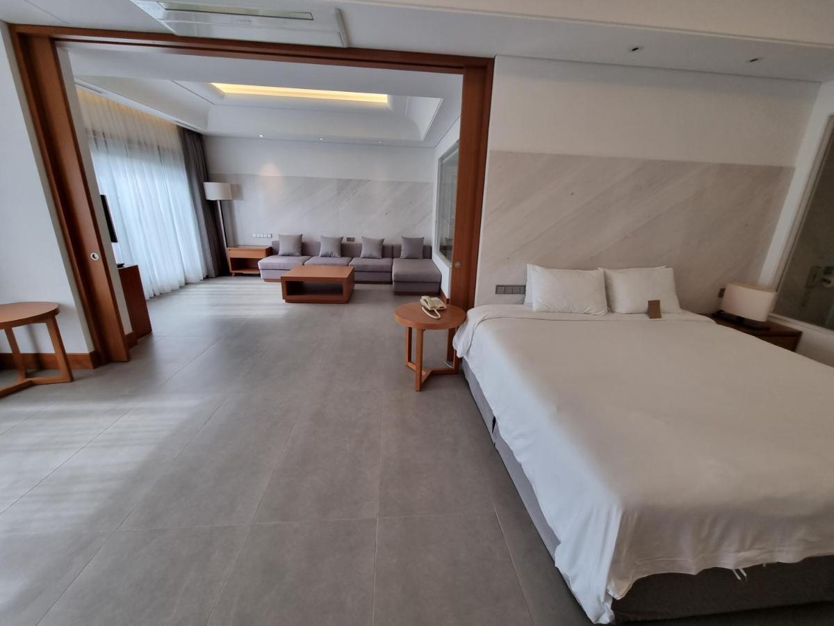 Pinegrove Hotel Gimhae Exterior foto